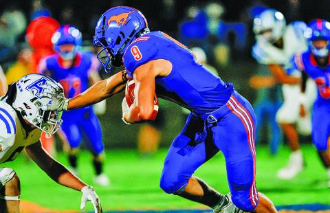 (Photo by Morgan Meisenheimer) Senior Daniel Martins applies the stiff arm to the helmet of the Alliance defender during the 2025 season.