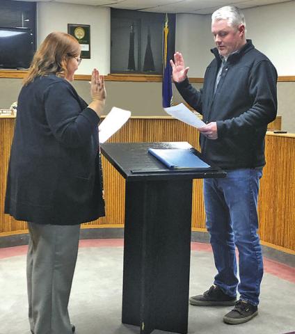 Photo courtesy of the City of Gordon Gordon City Council President Alyssa DeHart (left) swears in the newest member of the Gordon City Council Jerod Peterson (right) during the December 12 meeting. Peterson will now serve a 4 year term on the Council.