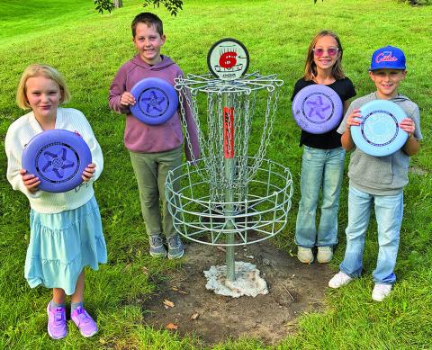 Photo by Sam Jesse Gordon Elementary fourth graders recently took their skills learned in the classroom to the local Disc Golf course in Wayland Park. Disc Golf is one of a number of activities that is being taught and played in Physical Education class at Gordon Elementary with instructor Sam Jesse.
