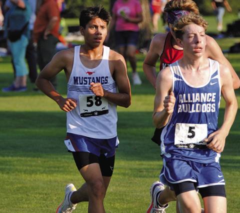 Photo by Chris Heiser Junior Eli Ross works through his first race of the year at the Panhandle Classic on Thursday, August 29. Ross would finish in 22nd place overall.