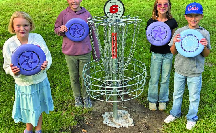 Photo by Sam Jesse Gordon Elementary fourth graders recently took their skills learned in the classroom to the local Disc Golf course in Wayland Park. Disc Golf is one of a number of activities that is being taught and played in Physical Education class at Gordon Elementary with instructor Sam Jesse.
