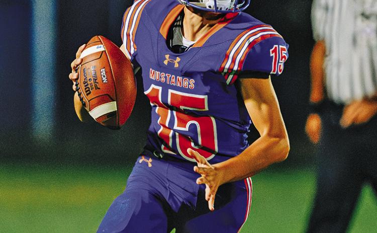 Photo by Morgan Meisenheimer Freshman Khai Janssen found junior Kannon Leeper for the only Mustang score in their loss to O’Neill on Sept. 5.